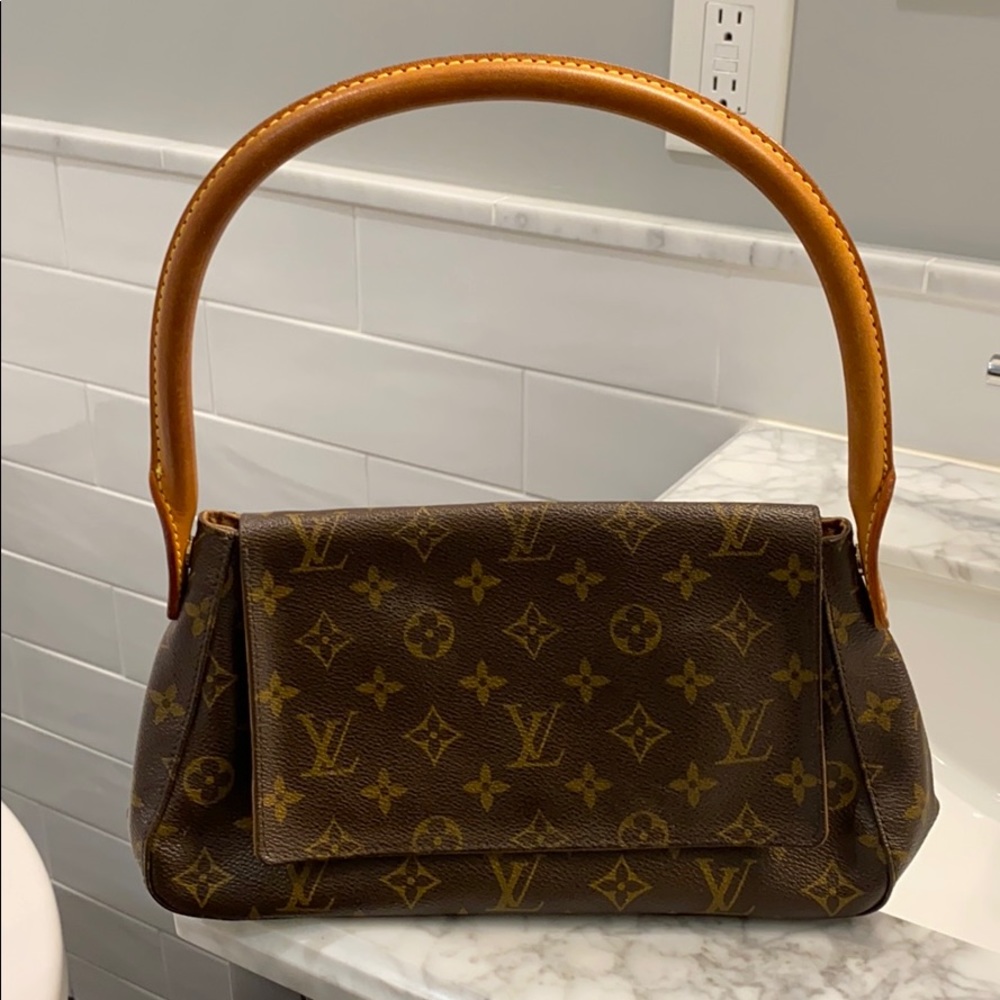 100% Authentic Louis Vuitton Shoulder Bag